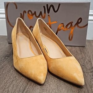 🆕️ Crown Vintage suede leather pumps, block heel, sz 8, yellow tan NIB